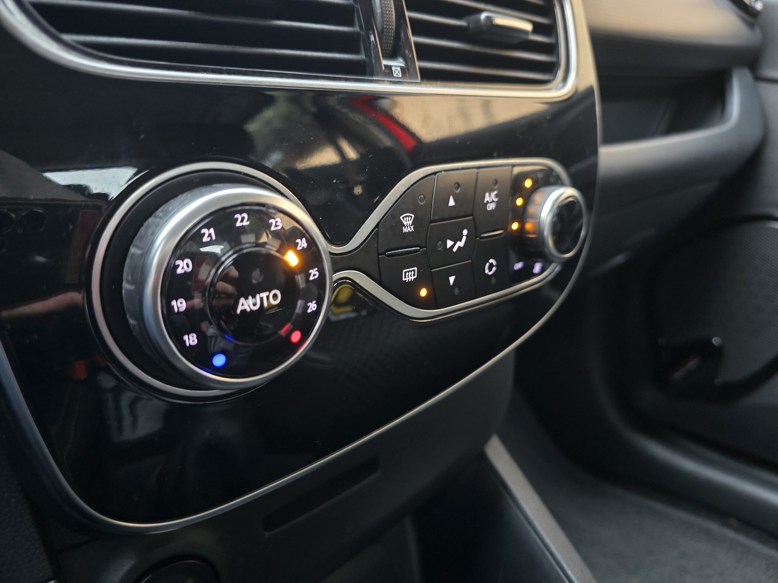 
								Renault Clio INTENS 1.5 dCi 110ks 2017. full									